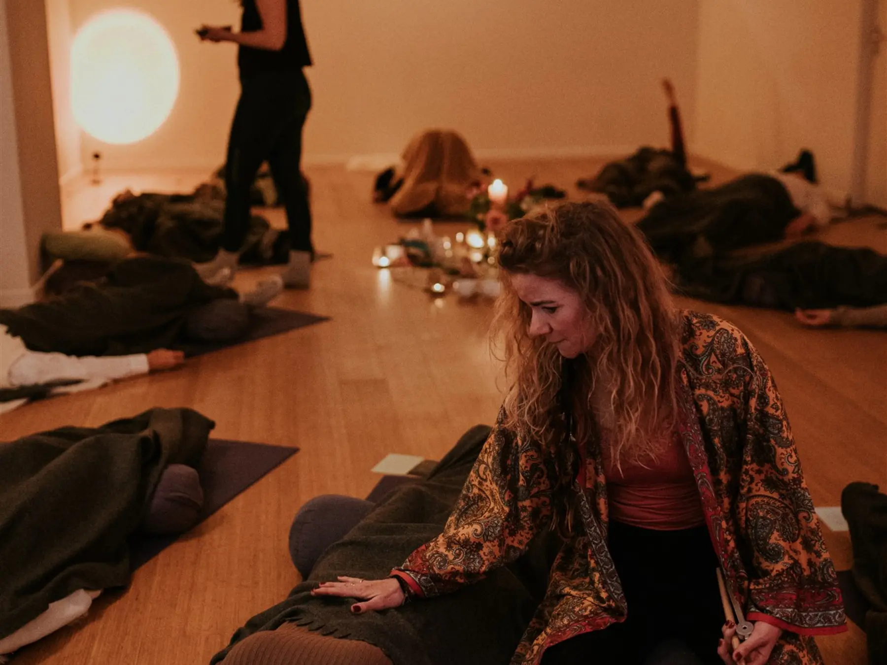 Sound healing met klankvork tijdens de ademsessie